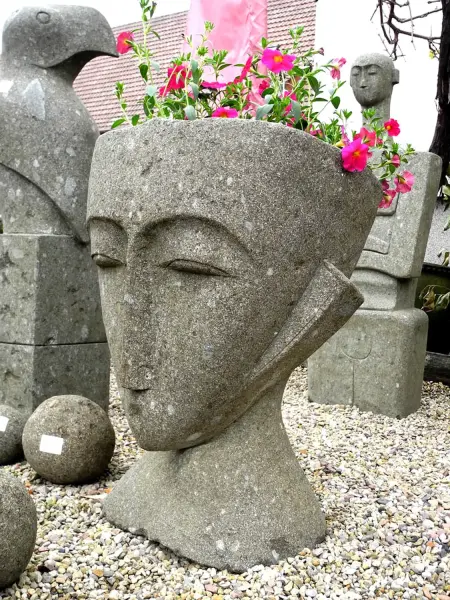 Product image of the product “Abstract head hollowed out for plant, 80 cm height natural stone (Basanit), ”